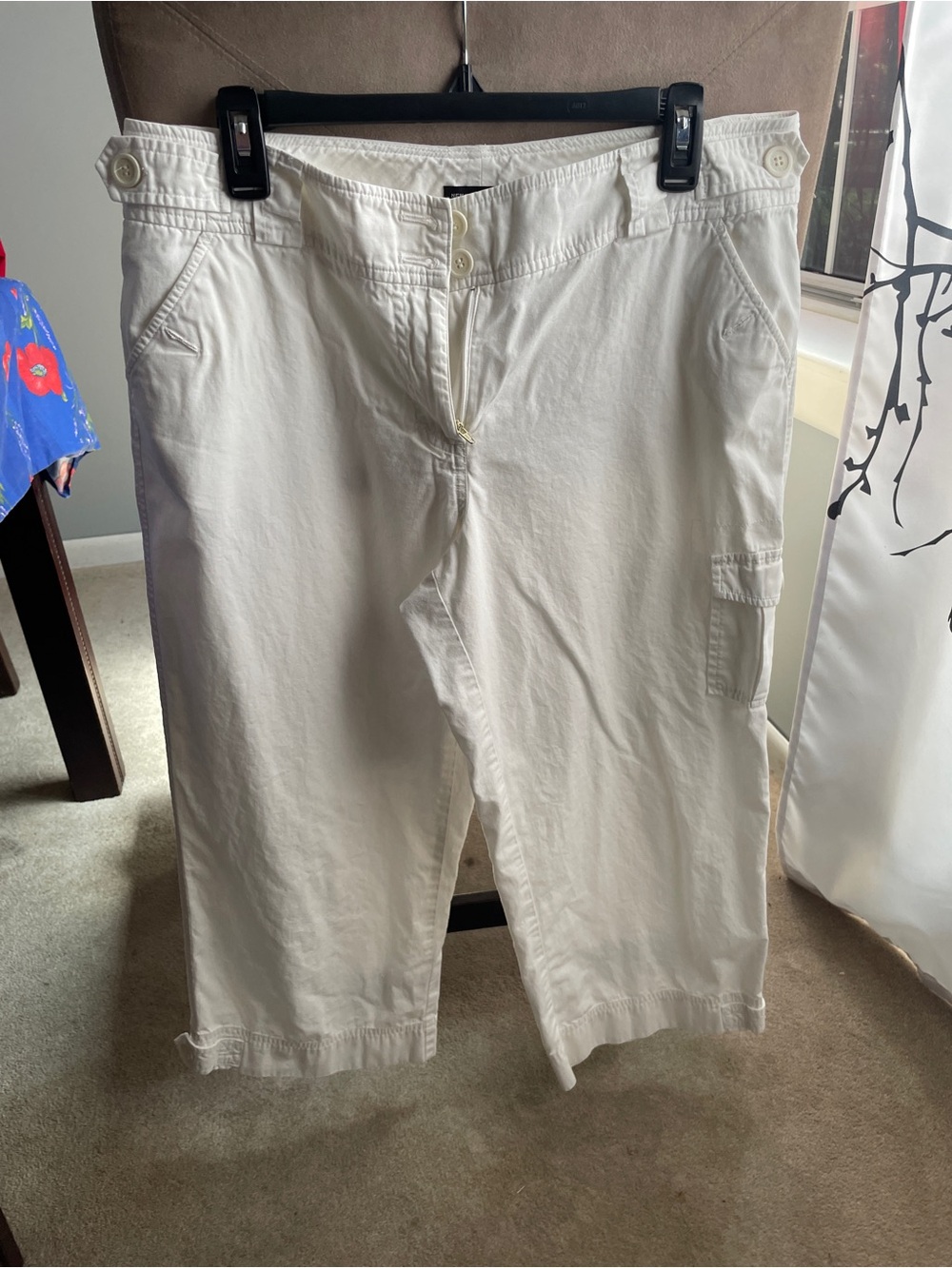 100% Cotton New York & Company White Capris - Casual Cotton Cargo Style